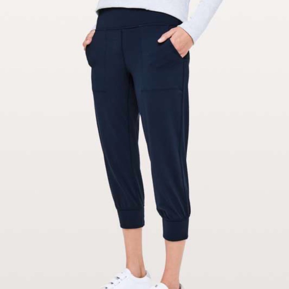 Lululemon Align High-Rise Cropped
Jogger
True Navy